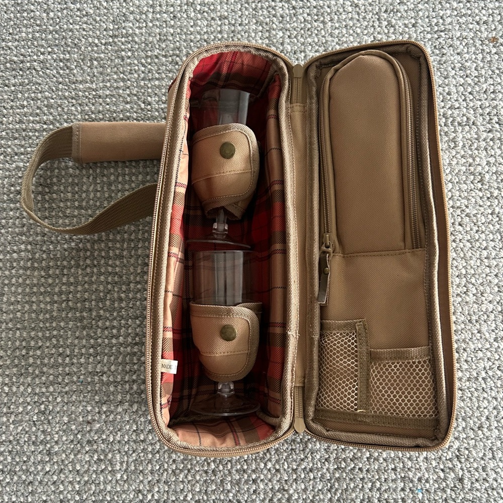 EUC Eddie Bauer travel wine bag